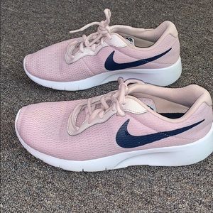 Pink nike running shoes 6.5 youth, 7.5 women